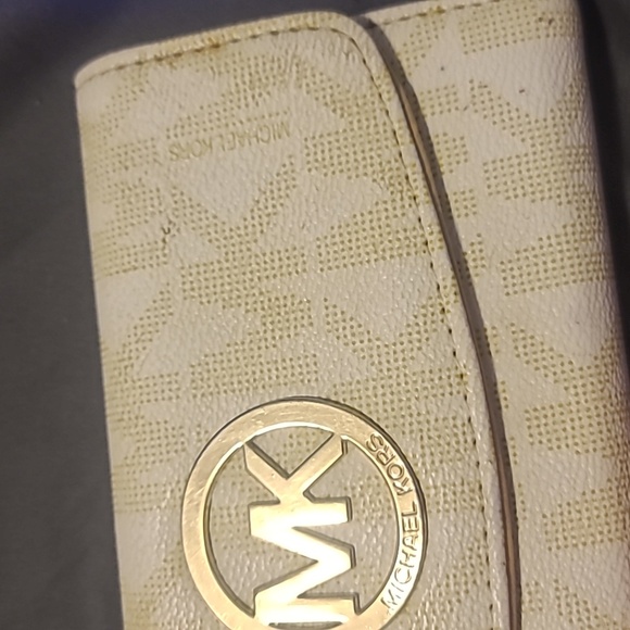 Michael Kors Wallet - Picture 9 of 9